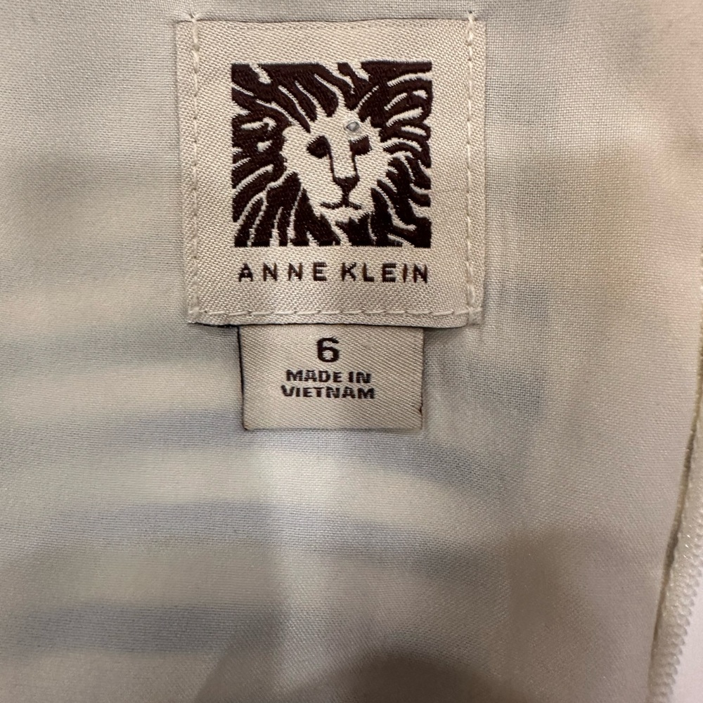 Anne Klein Cream and Blue Garment - Picture 2 of 7